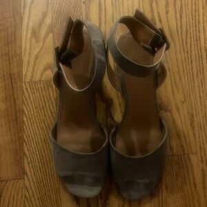 UNIVERSAL THREADS LADIES SHOES 9.5 M TAUPE ANKLE STRAP CHUNKY HEEL